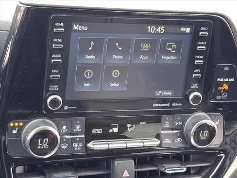 Used 2022 Toyota Highlander XLE image 18