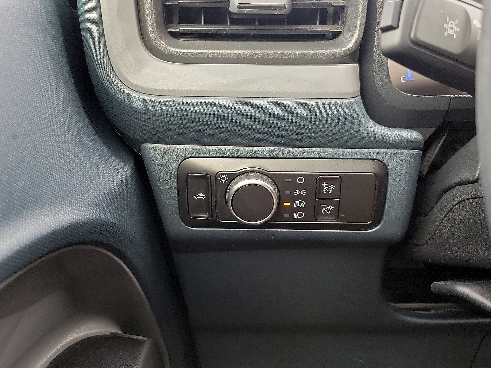 Used 2025 Ford Maverick XL w/ Equipment Group 102A AWD/4WD image 14