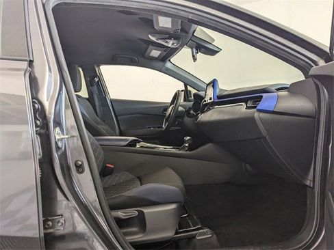 Used 2020 Toyota C-HR XLE image 17