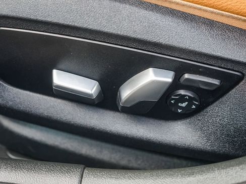 Used 2019 BMW 530e 530e iPerformance image 19