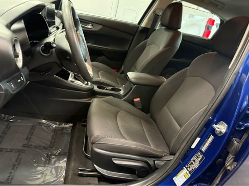 Used 2019 Kia Forte LXS FWD image 9