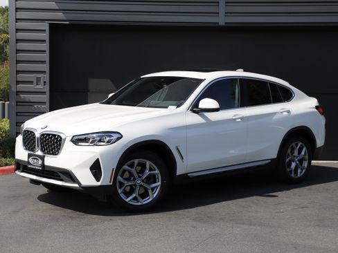 Used 2025 BMW X4 xDrive30i w/ Premium Package AWD/4WD image 1