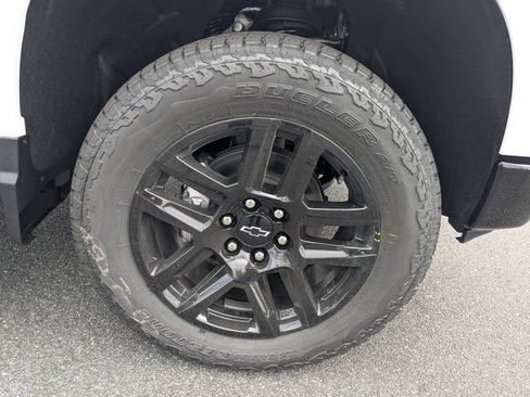 Used 2026 Chevrolet Silverado 1500 LT Trail Boss w/ Convenience Package II AWD/4WD image 11