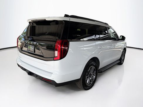 Used 2025 Ford Expedition Active AWD/4WD image 9
