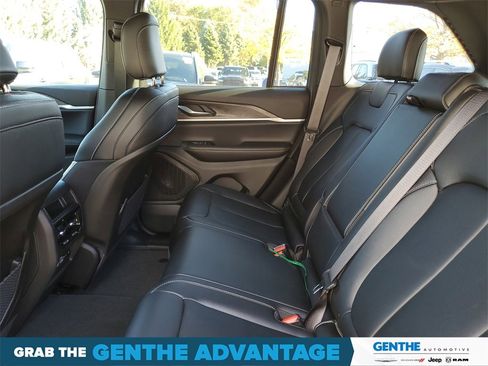 Certified 2024 Jeep Grand Cherokee Limited image 24