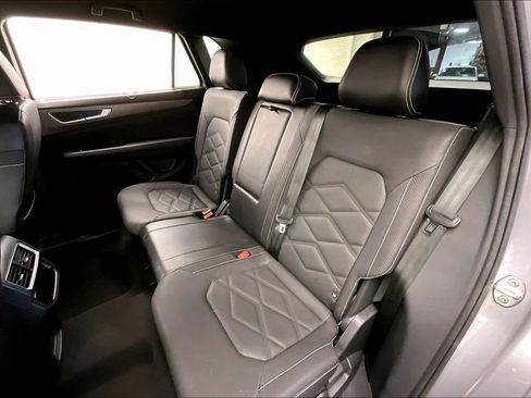 Used 2024 Volkswagen Atlas Cross Sport SE FWD image 22