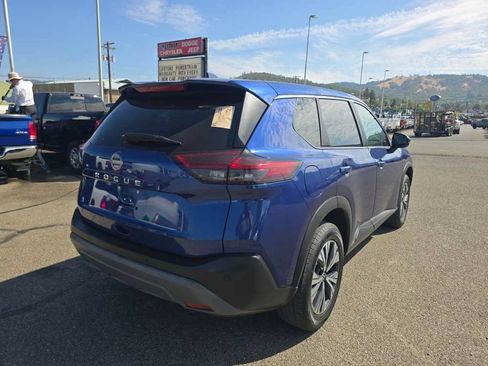 Used 2022 Nissan Rogue SV FWD image 3
