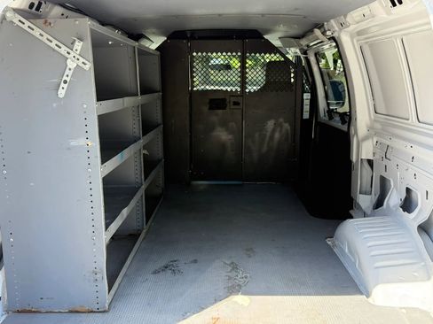 Used 2014 Ford E-250 and Econoline 250 RWD image 3