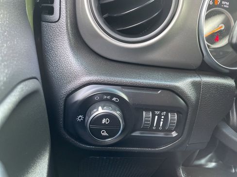 Used 2022 Jeep Gladiator Sport image 25