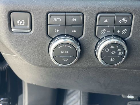 New 2025 GMC Sierra 2500 SLT image 18