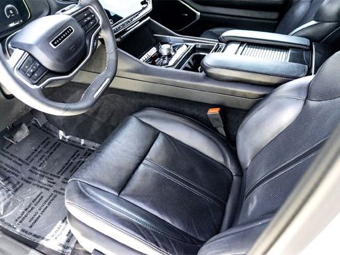 Used 2023 Jeep Wagoneer 4WD image 14