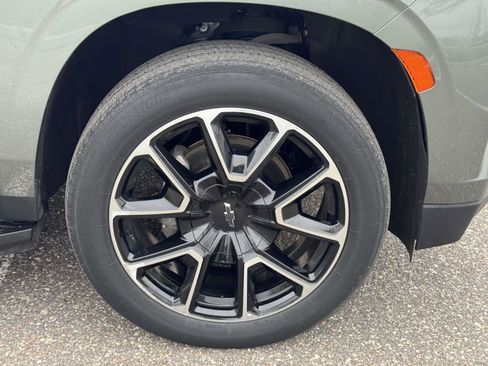 Used 2023 Chevrolet Suburban RST image 9