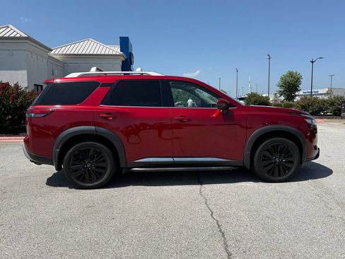Used 2023 Nissan Pathfinder Platinum w/ Cargo Package AWD/4WD image 8