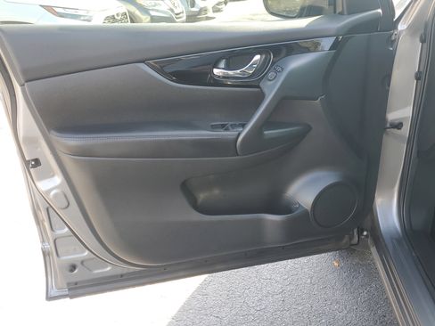 Used 2021 Nissan Rogue Sport SV image 17