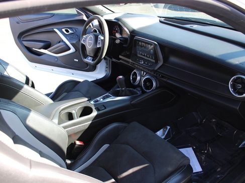 Used 2018 Chevrolet Camaro SS RWD image 24