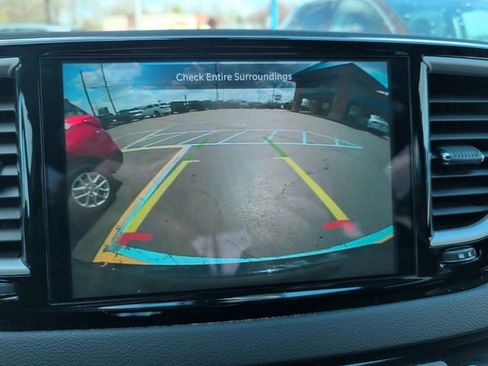 Used 2025 Chrysler Pacifica Select image 21