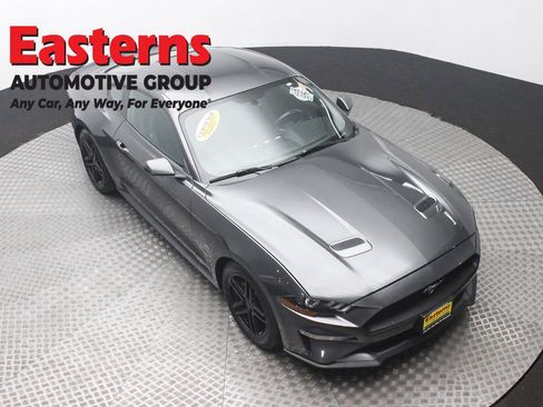 Used 2018 Ford Mustang Coupe image 3
