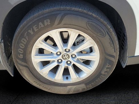 Used 2024 Toyota Grand Highlander XLE image 7