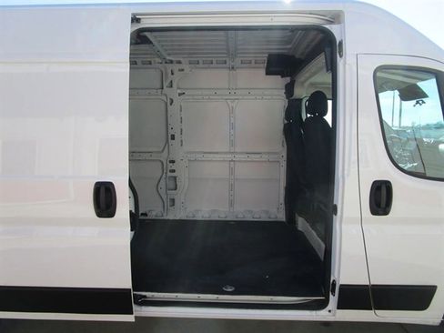 Used 2025 RAM ProMaster 2500 w/ Convenience Group image 15
