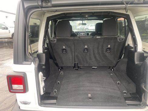 Used 2018 Jeep Wrangler Unlimited Sport S image 11