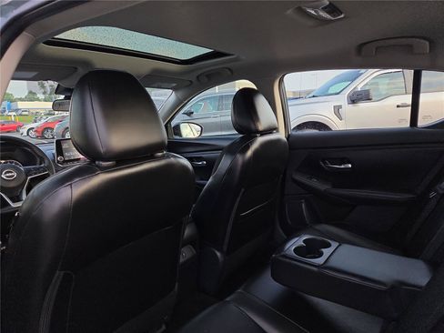 Used 2024 Nissan Sentra SR w/ SR Premium Package FWD image 25