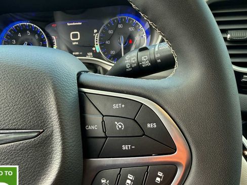 Certified 2024 Chrysler Pacifica Touring-L image 17