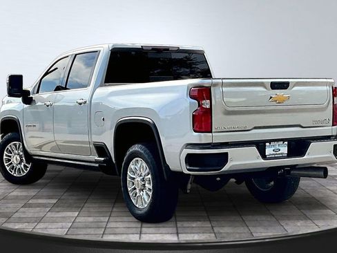 Used 2023 Chevrolet Silverado 2500 High Country w/ Z71 Off-Road Package AWD/4WD image 4