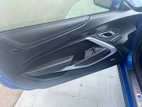 Used 2017 Chevrolet Camaro SS RWD image 13