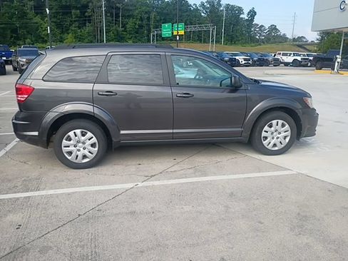 Used 2020 Dodge Journey SE w/ SE Popular Equipment Group FWD image 6