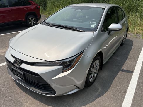 Used 2024 Toyota Corolla LE FWD image 1
