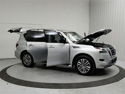 Used 2021 Nissan Armada SL w/ Captain's Chairs Package image 9