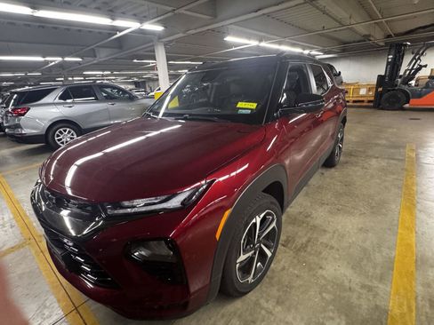 Used 2023 Chevrolet TrailBlazer RS w/ Convenience Package FWD image 2