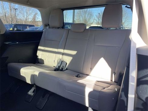 Certified 2024 Ford Expedition XLT image 12