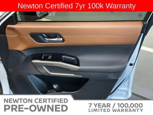 Used 2025 Nissan Pathfinder Platinum FWD image 46