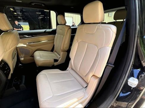 Used 2025 Jeep Grand Cherokee L Limited AWD/4WD image 19