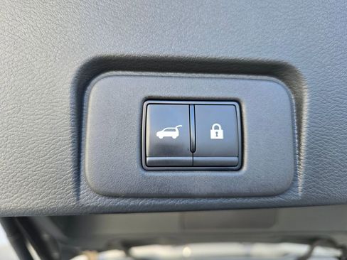 Used 2025 Nissan Rogue SL w/ Tech Package FWD image 15