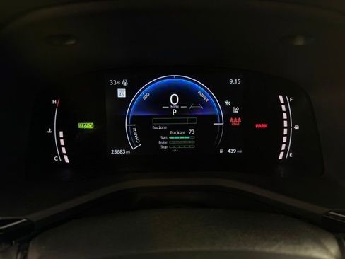 Used 2025 Toyota Camry SE image 18