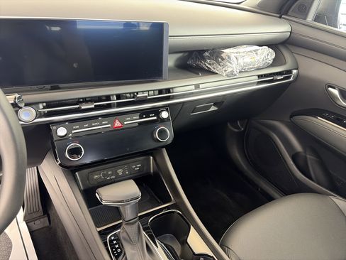 Certified 2025 Hyundai Santa Cruz SEL image 4