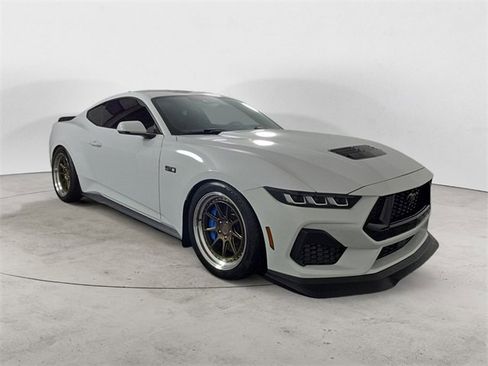 Used 2024 Ford Mustang GT Premium image 7