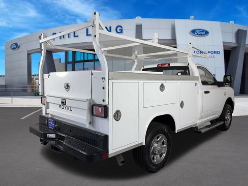 Used 2024 RAM 3500 Tradesman w/ Chrome Appearance Group AWD/4WD image 7