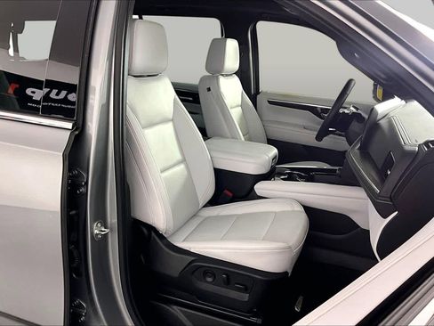 Used 2025 Chevrolet Tahoe Premier w/ Sun And Tow Package AWD/4WD image 9