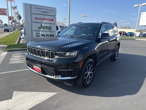 Used 2024 Jeep Grand Cherokee L Limited w/ Luxury Tech Group II image 10