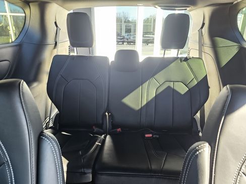 New 2026 Chrysler Pacifica Select image 9