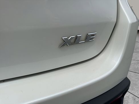 Used 2017 Toyota Highlander XLE FWD image 32