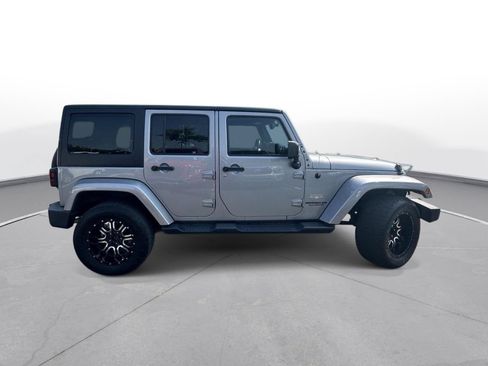 Used 2015 Jeep Wrangler Unlimited Sahara w/ Connectivity Group AWD/4WD image 5