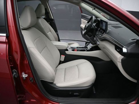 Used 2024 Nissan Altima 2.5 SL FWD image 15