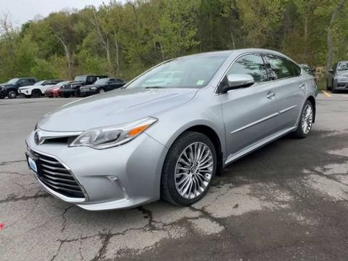 Used 2018 Toyota Avalon Limited w/ All Weather Liner Package FWD image 4