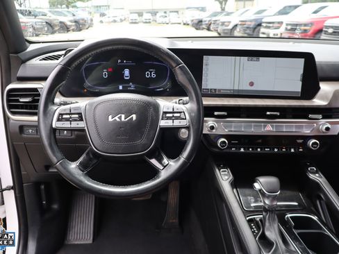 Used 2024 Kia Telluride EX w/ EX Captain's Chair Package FWD image 19