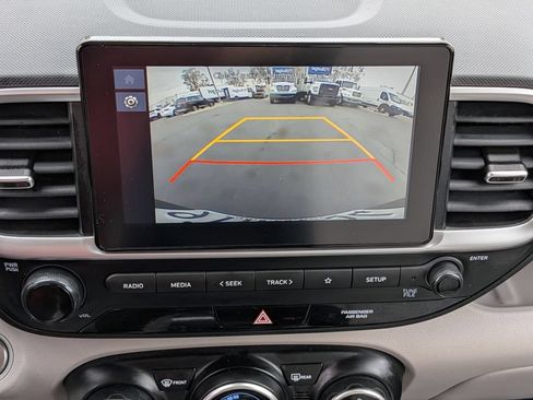 Used 2025 Hyundai Venue SEL FWD image 21