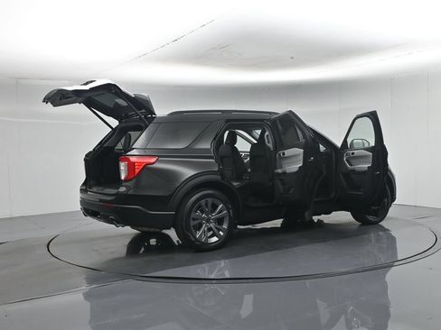 Used 2023 Ford Explorer XLT w/ Equipment Group 202A RWD image 6